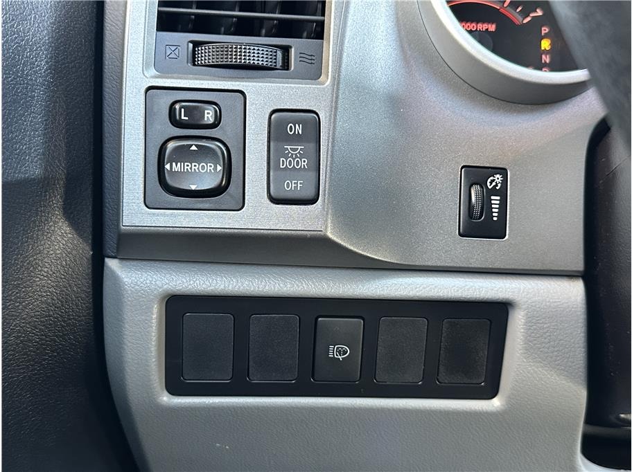 2015 Toyota Sequoia SR5