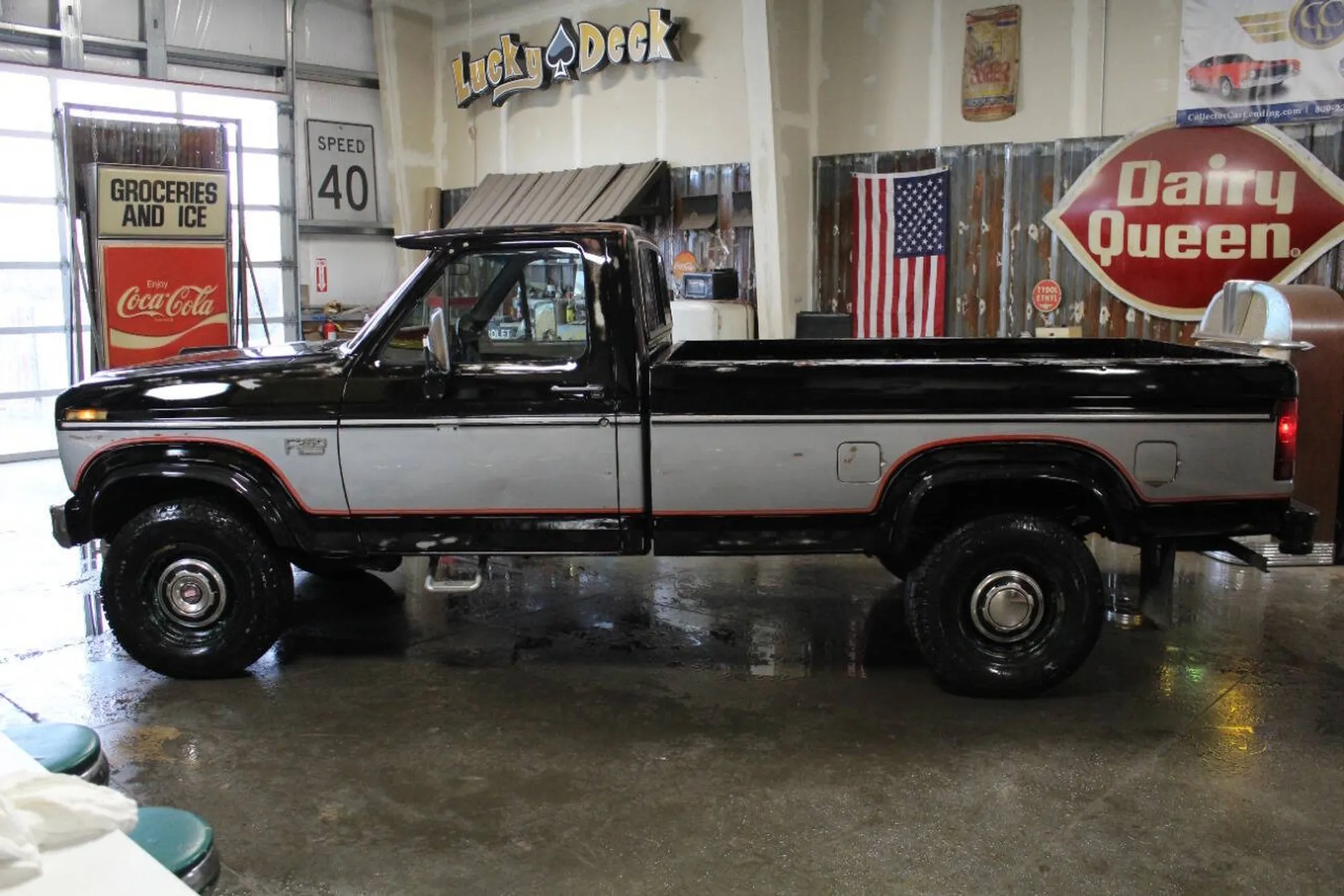 1985 Ford F-250 XLT - 2