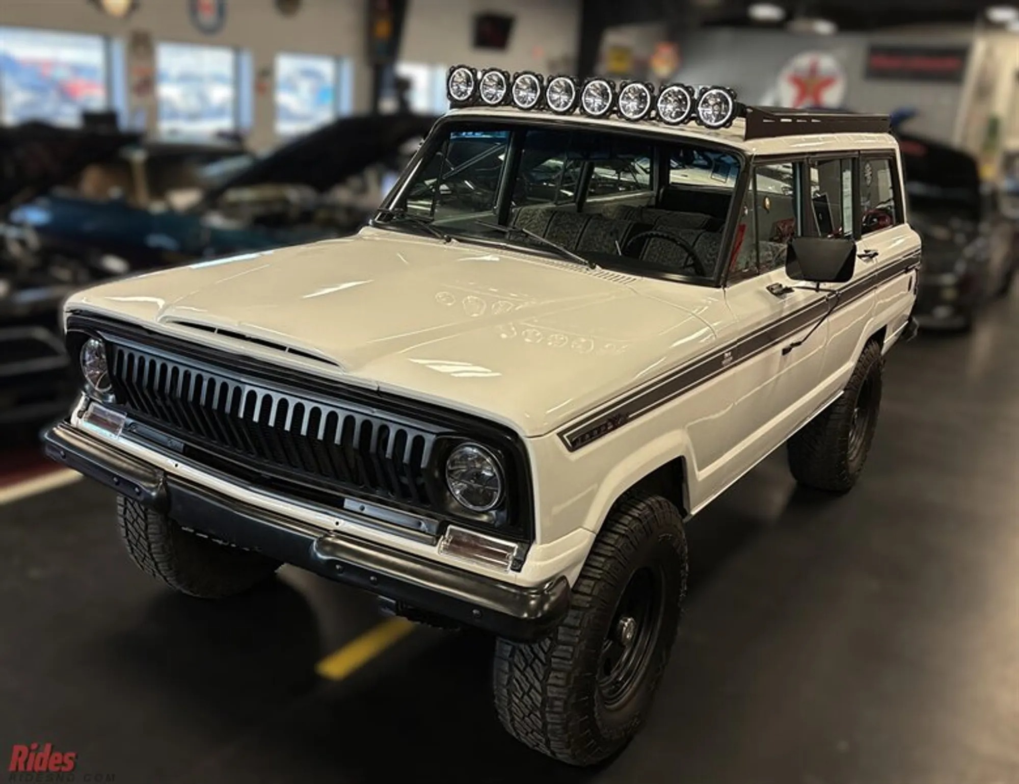 1968 Jeep Wagoneer - 3