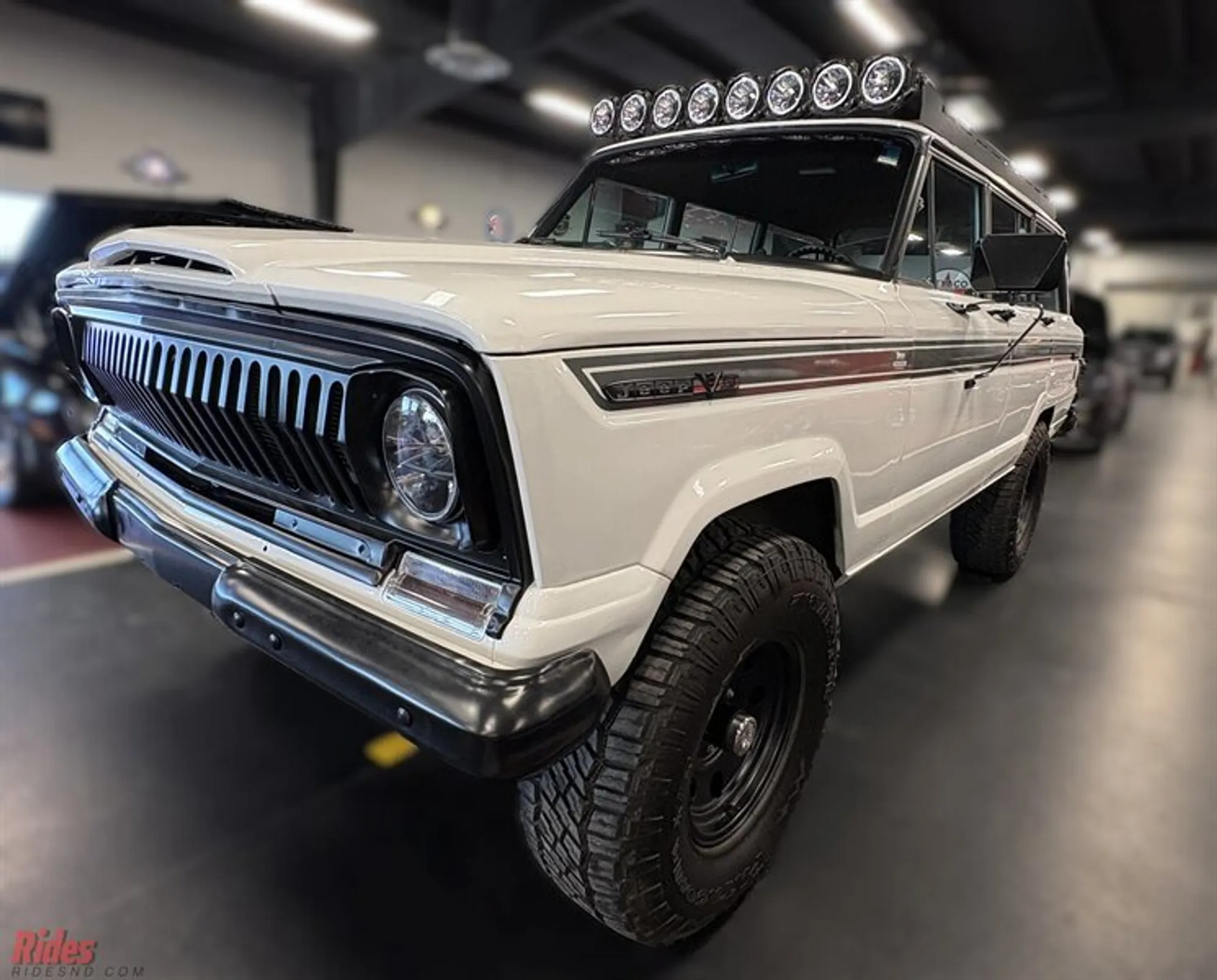 1968 Jeep Wagoneer - 4