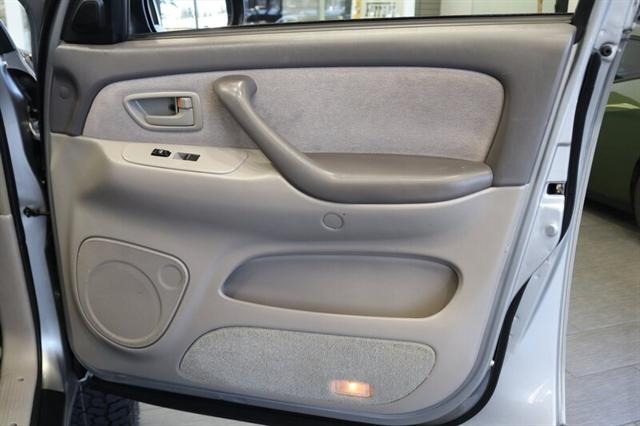 2004 Toyota Sequoia SR5