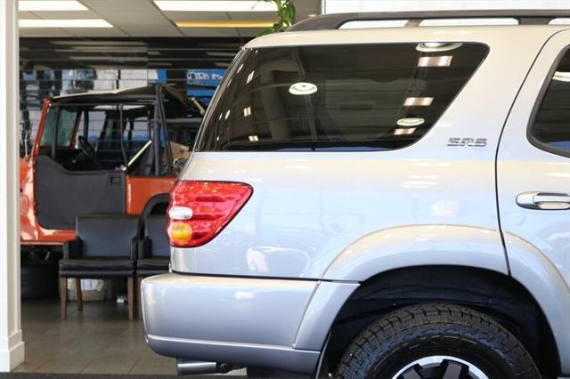 2004 Toyota Sequoia SR5