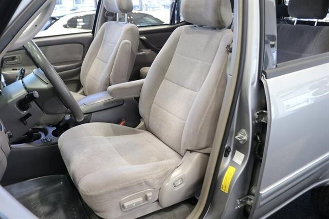 2004 Toyota Sequoia SR5