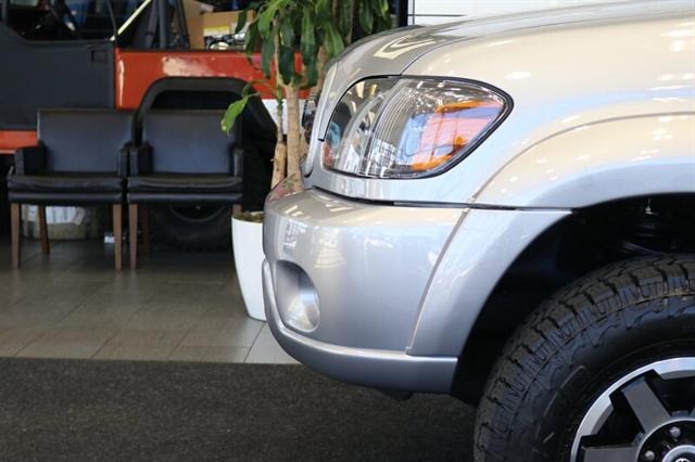 2004 Toyota Sequoia SR5