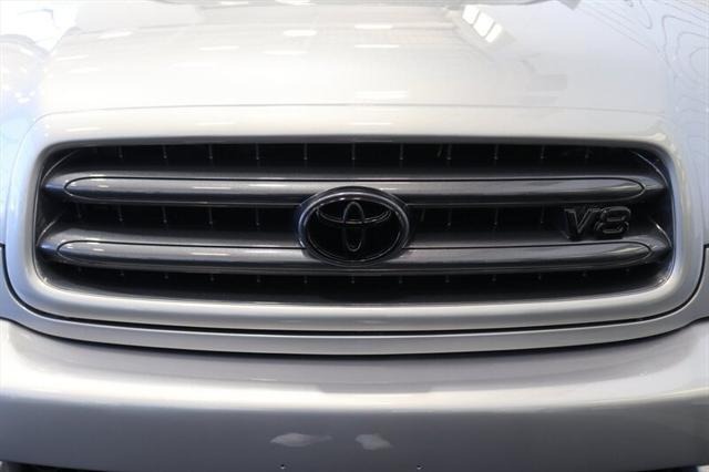 2004 Toyota Sequoia SR5