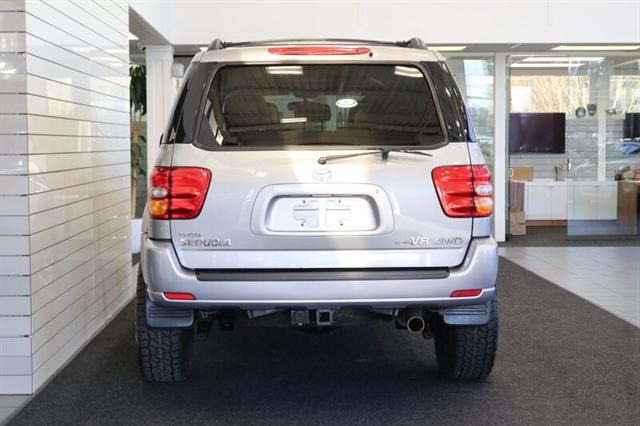 2004 Toyota Sequoia SR5
