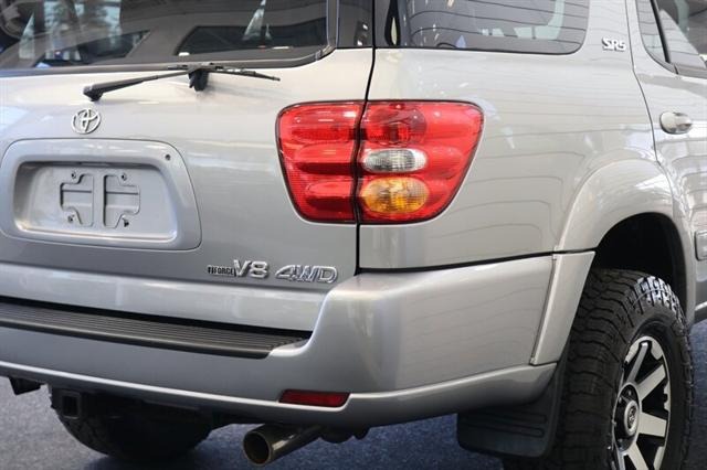 2004 Toyota Sequoia SR5
