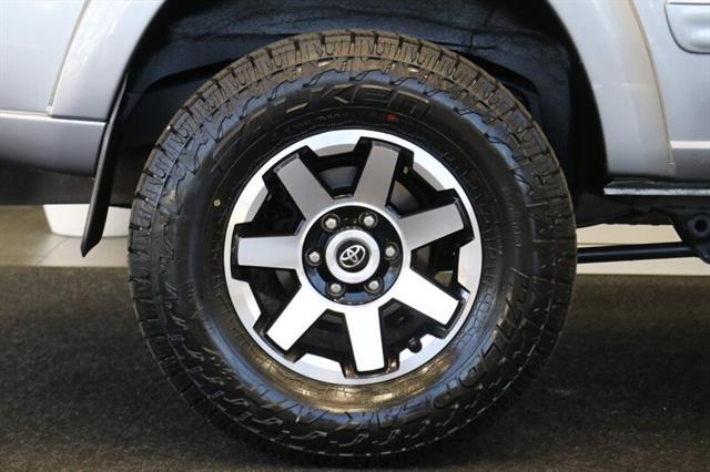 2004 Toyota Sequoia SR5