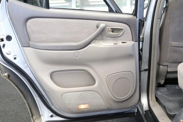 2004 Toyota Sequoia SR5