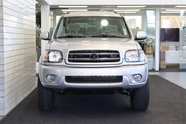 2004 Toyota Sequoia SR5