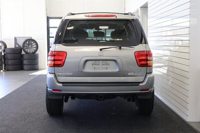 2004 Toyota Sequoia SR5