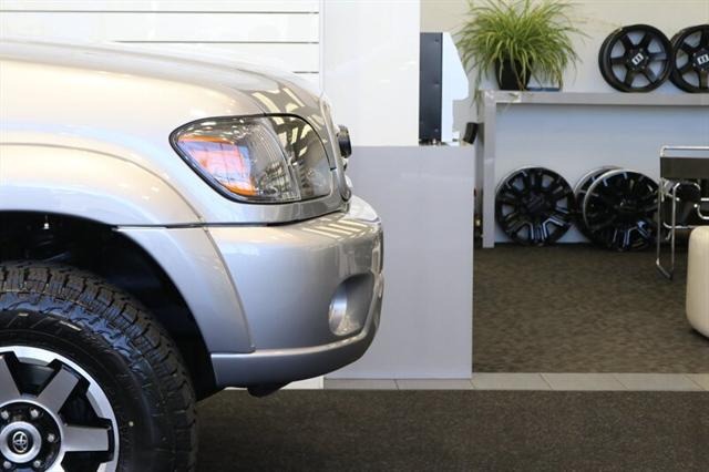 2004 Toyota Sequoia SR5