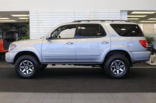 2004 Toyota Sequoia SR5 - 4