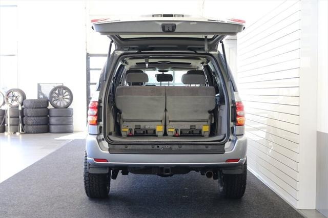 2004 Toyota Sequoia SR5