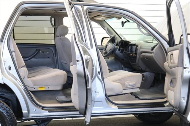 2004 Toyota Sequoia SR5