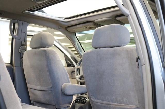 2004 Toyota Sequoia SR5
