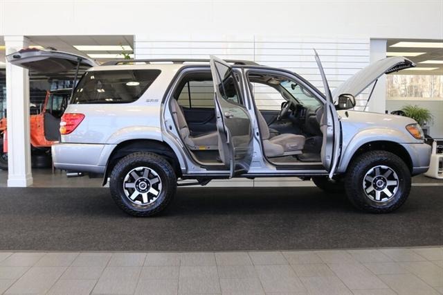 2004 Toyota Sequoia SR5