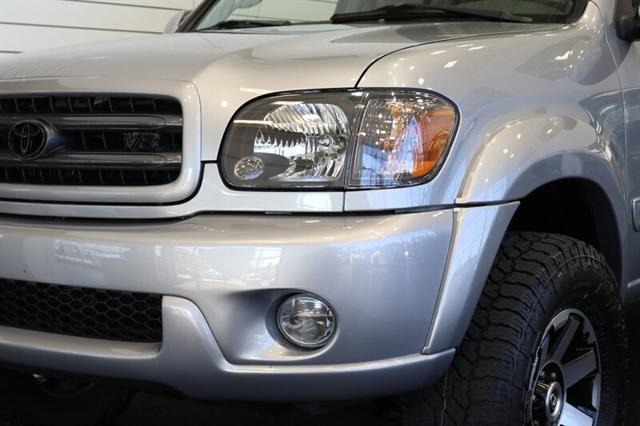 2004 Toyota Sequoia SR5