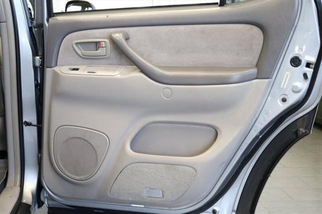 2004 Toyota Sequoia SR5