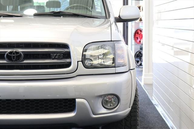 2004 Toyota Sequoia SR5