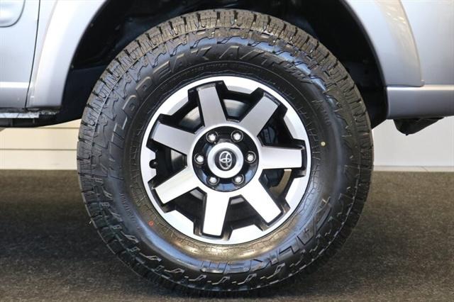 2004 Toyota Sequoia SR5