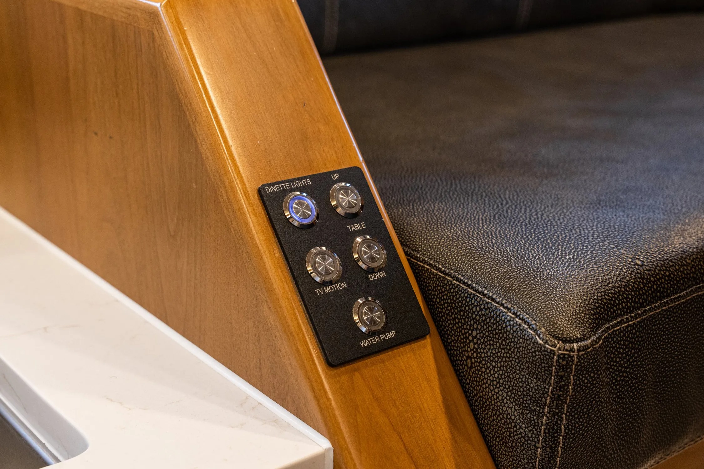 2024 EarthRoamer SX 020