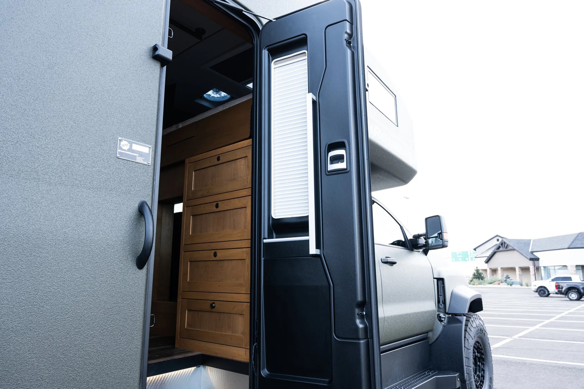 2024 EarthRoamer SX 020