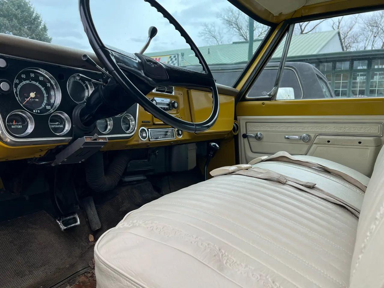 1972 Chevrolet K20 Suburban Custom Deluxe