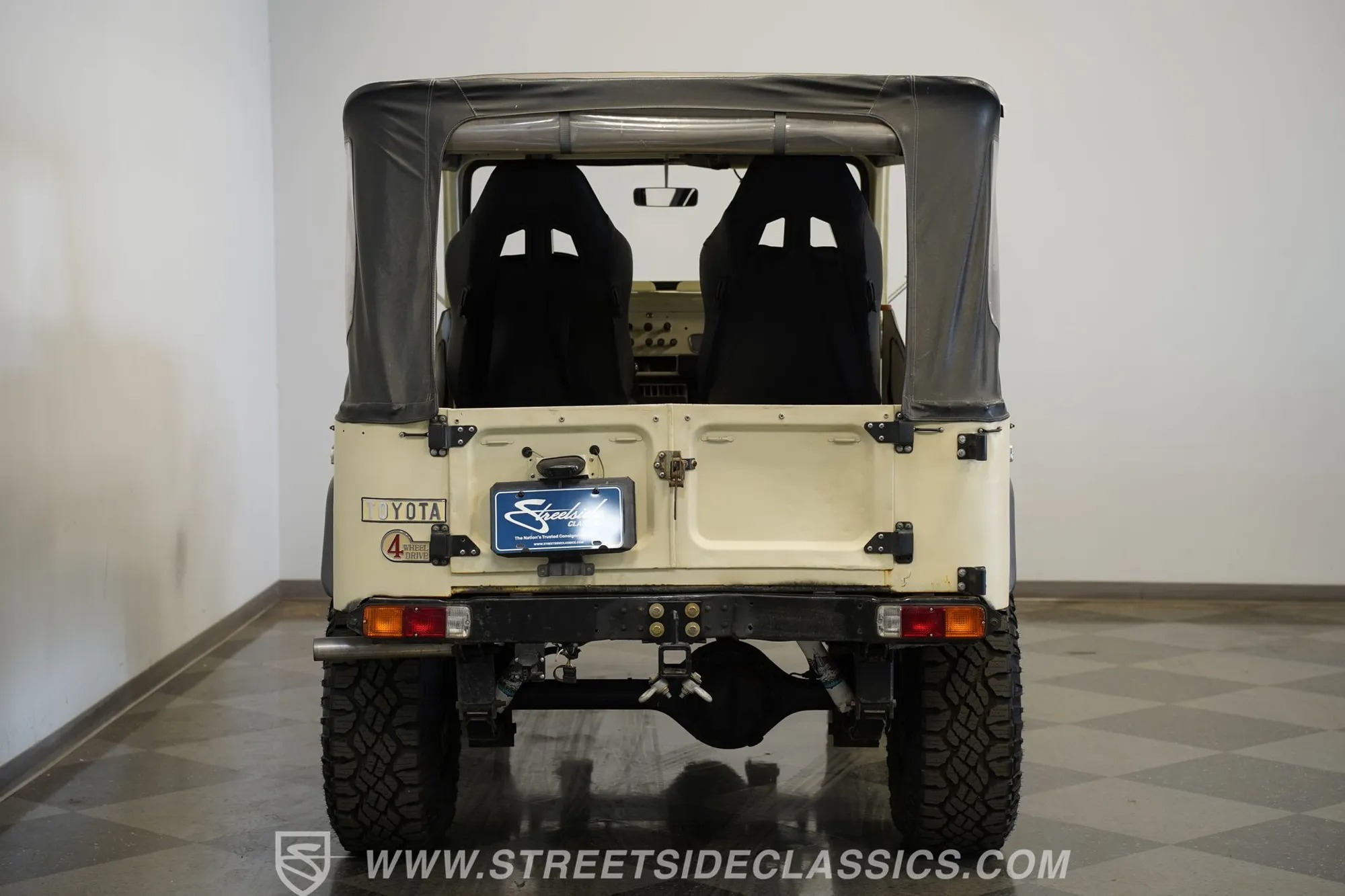 1974 Toyota Land Cruiser FJ40 - 5