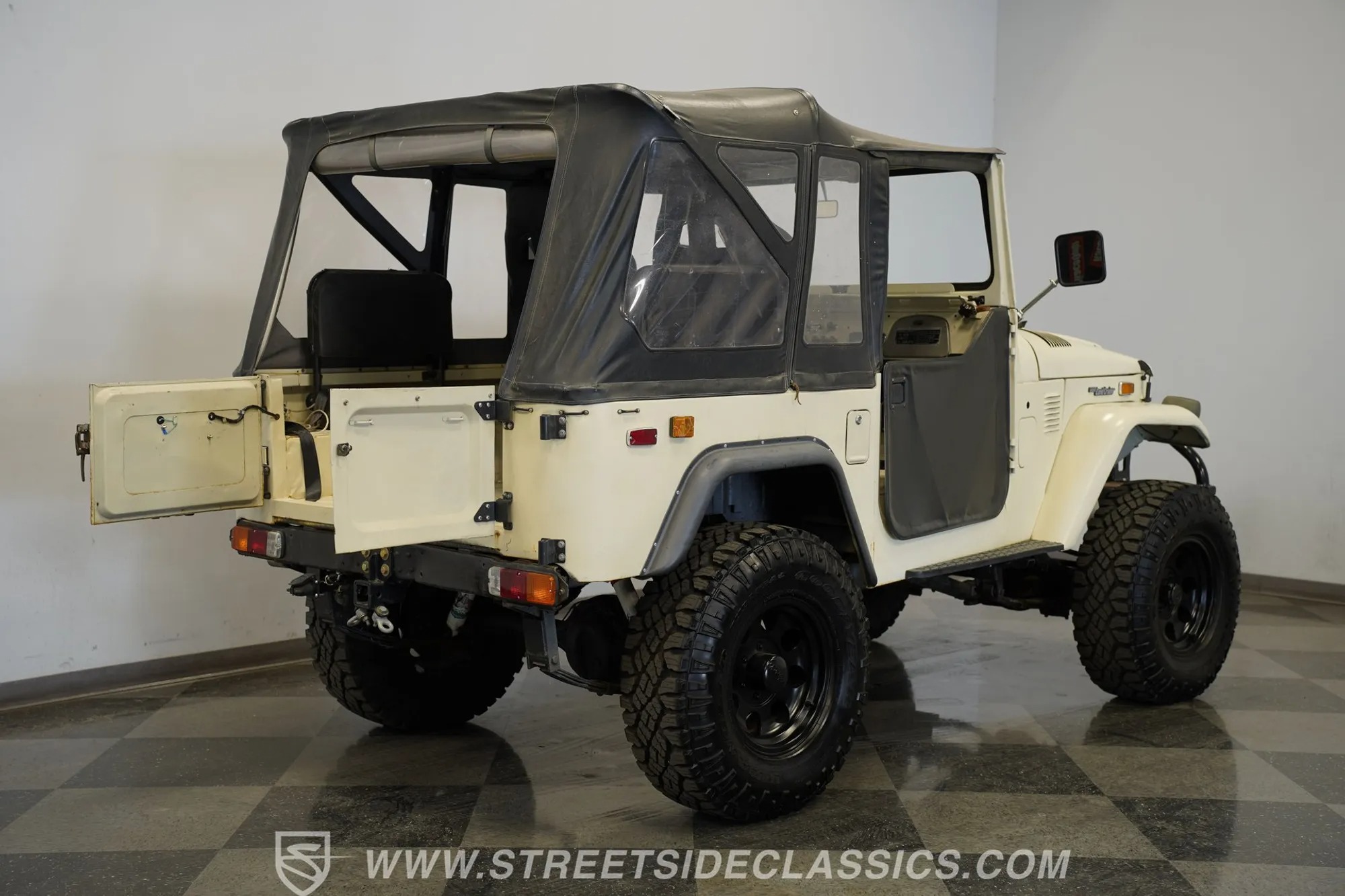 1974 Toyota Land Cruiser FJ40