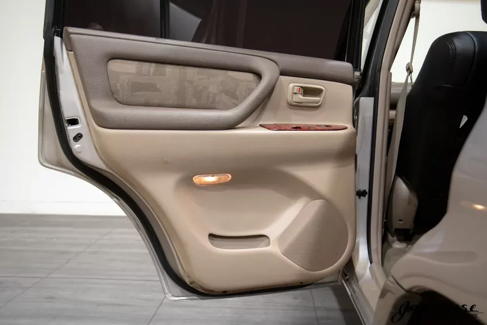 1998 Toyota Land Cruiser UZJ100