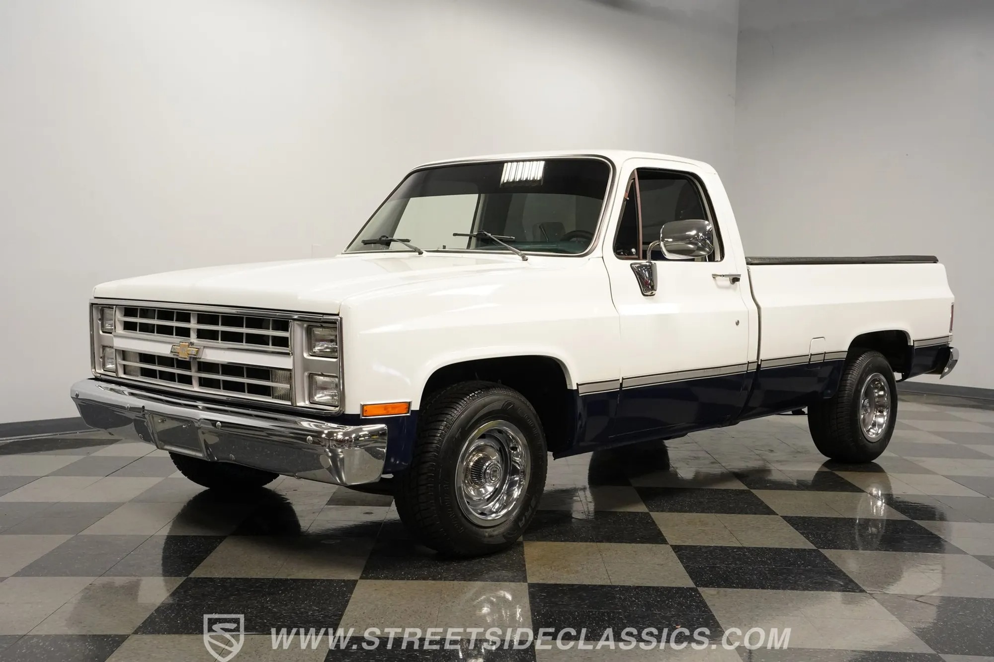 1984 Chevrolet C10 Restomod - 3