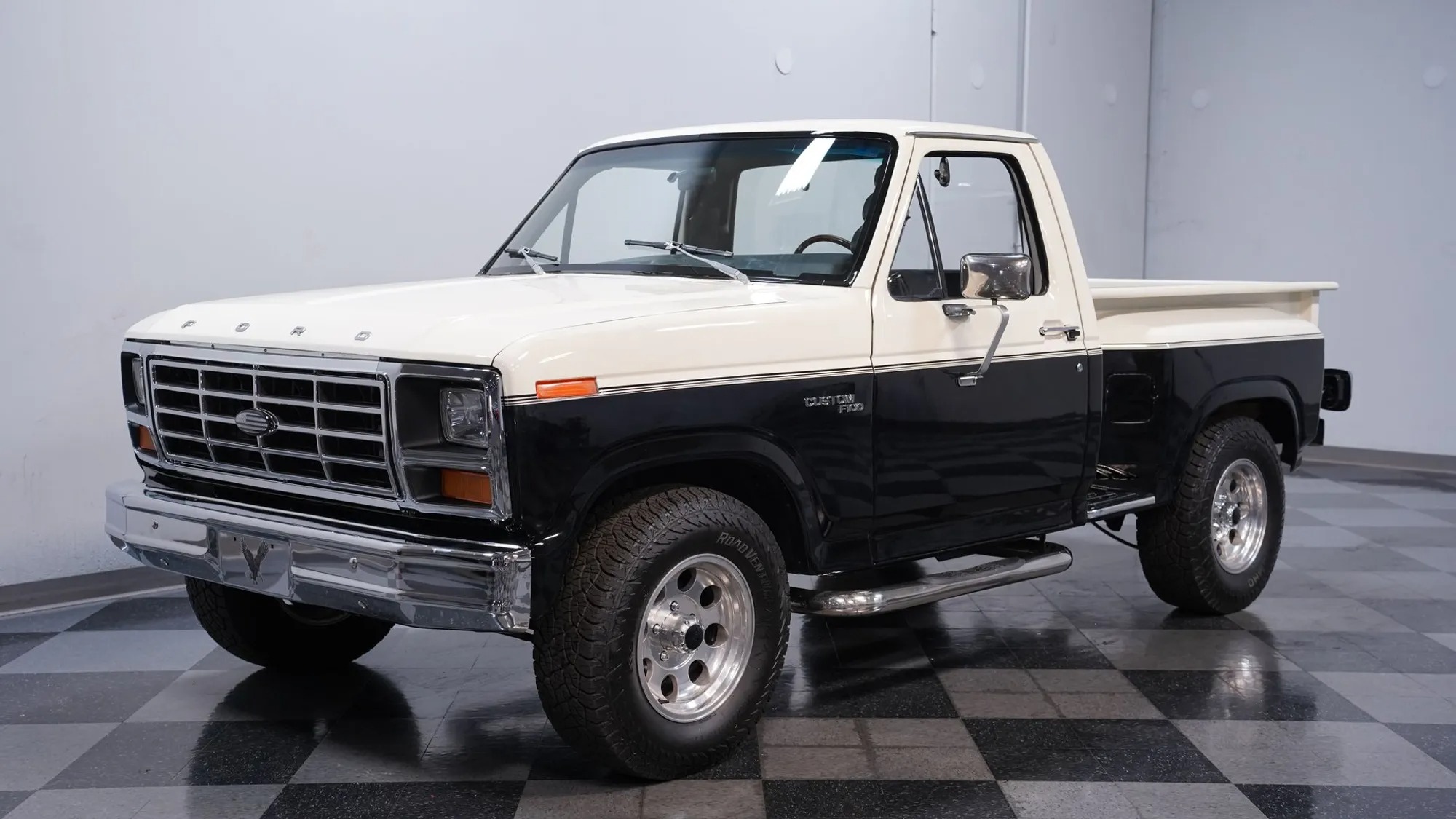 1981 Ford F-100 Custom Flareside - 3