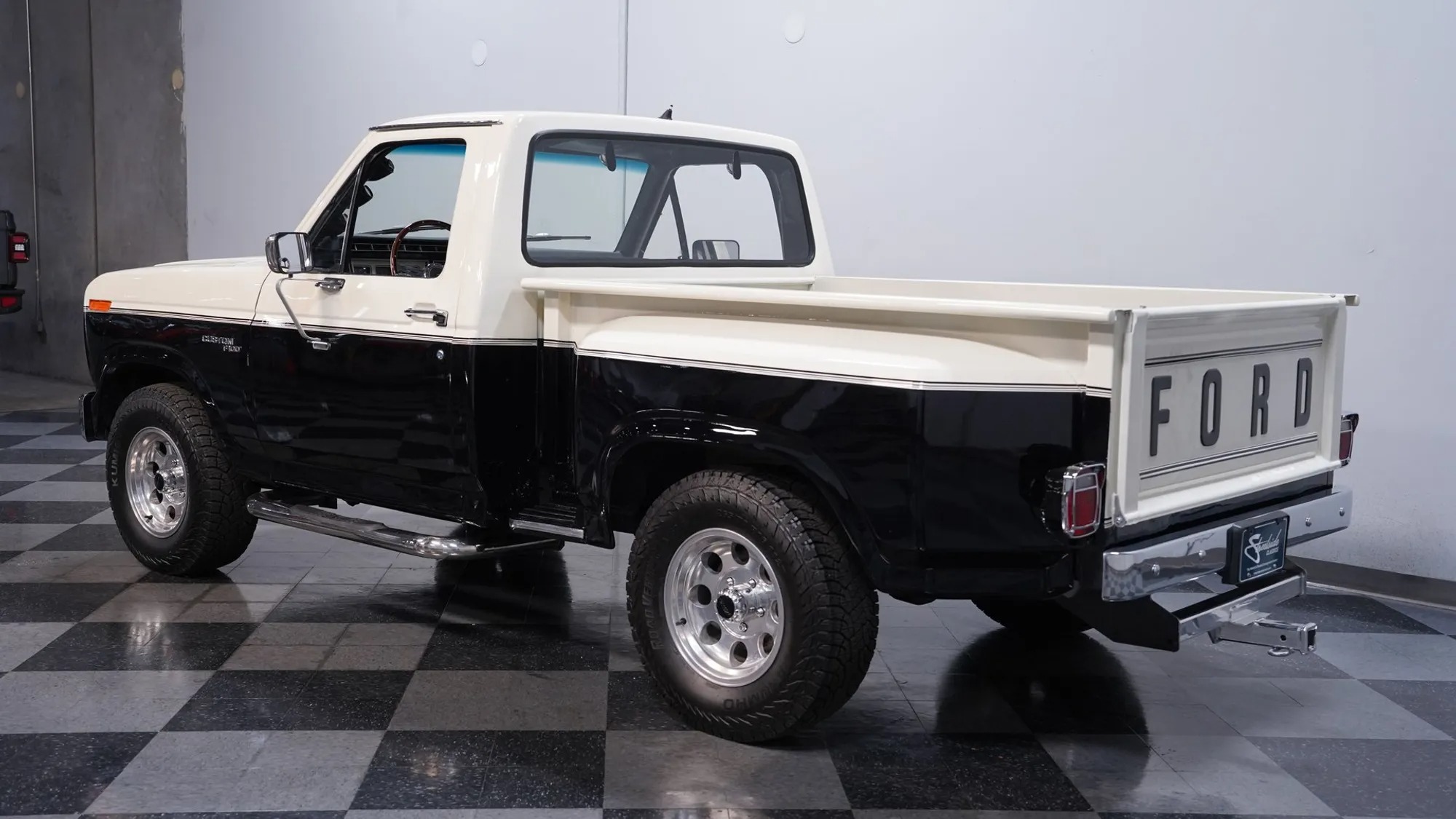 1981 Ford F-100 Custom Flareside - 4