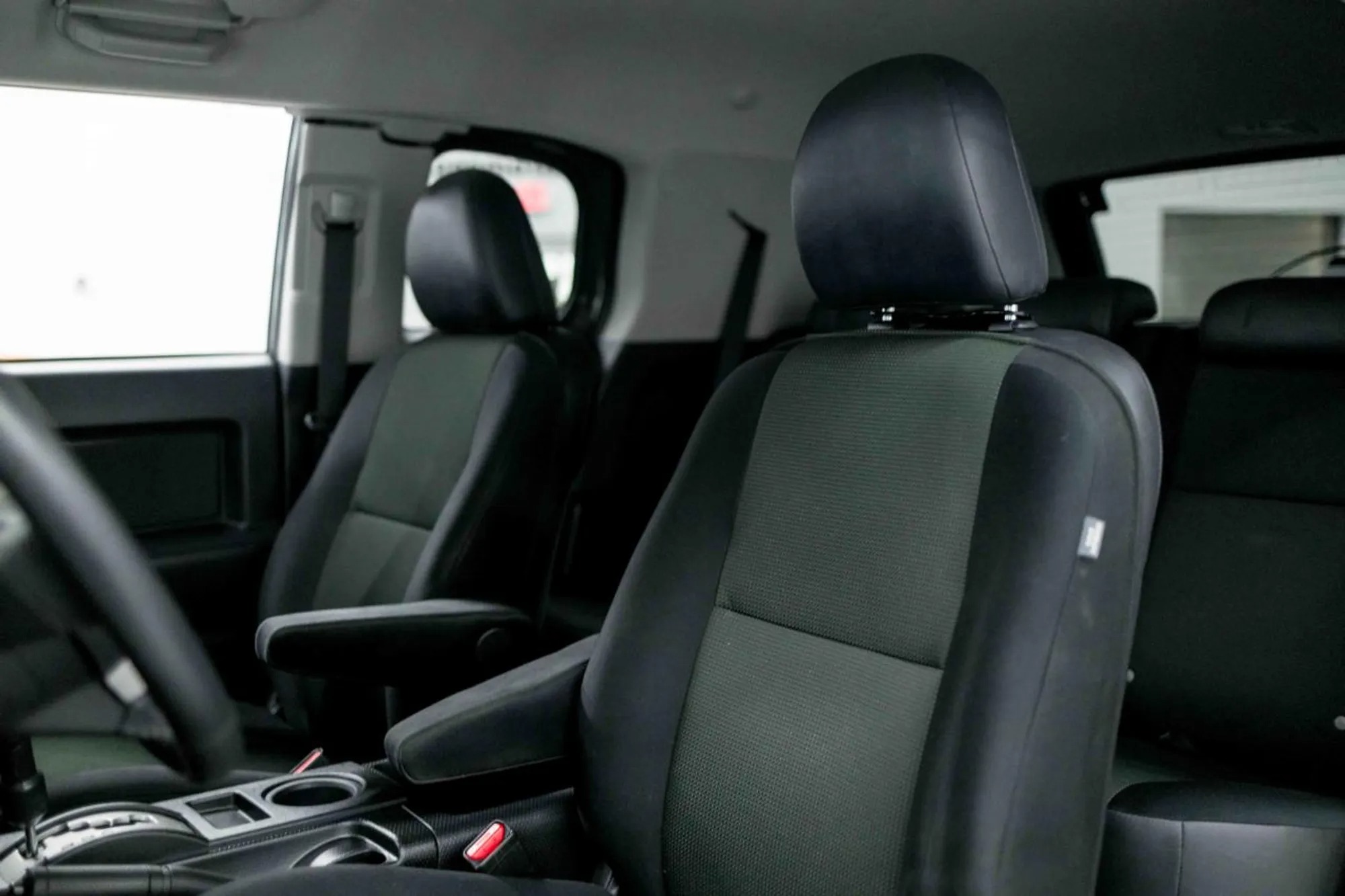 30k-Mile 2011 Toyota FJ Cruiser Trail Teams