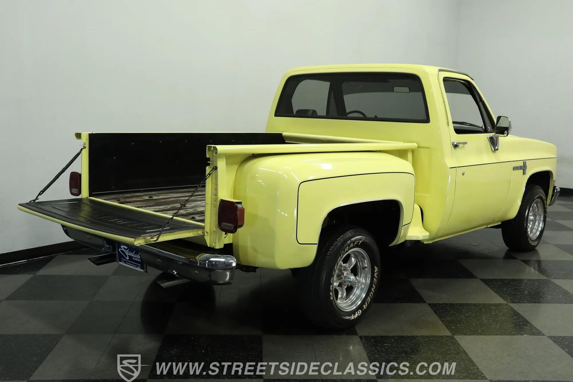 1987 Chevrolet C10 Custom Deluxe Stepside
