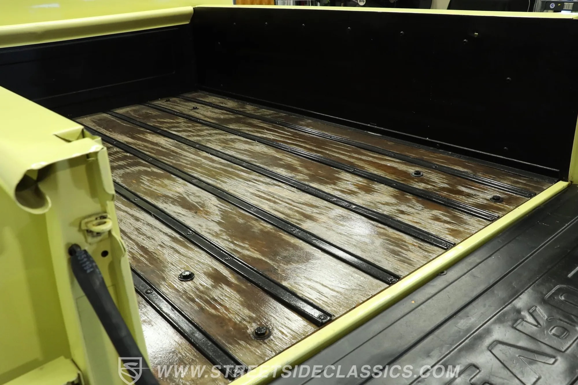 1987 Chevrolet C10 Custom Deluxe Stepside