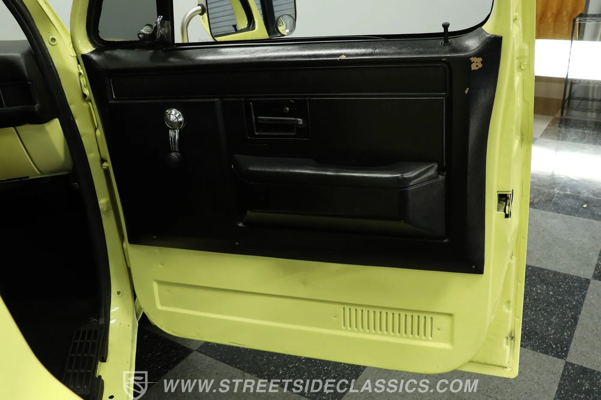 1987 Chevrolet C10 Custom Deluxe Stepside