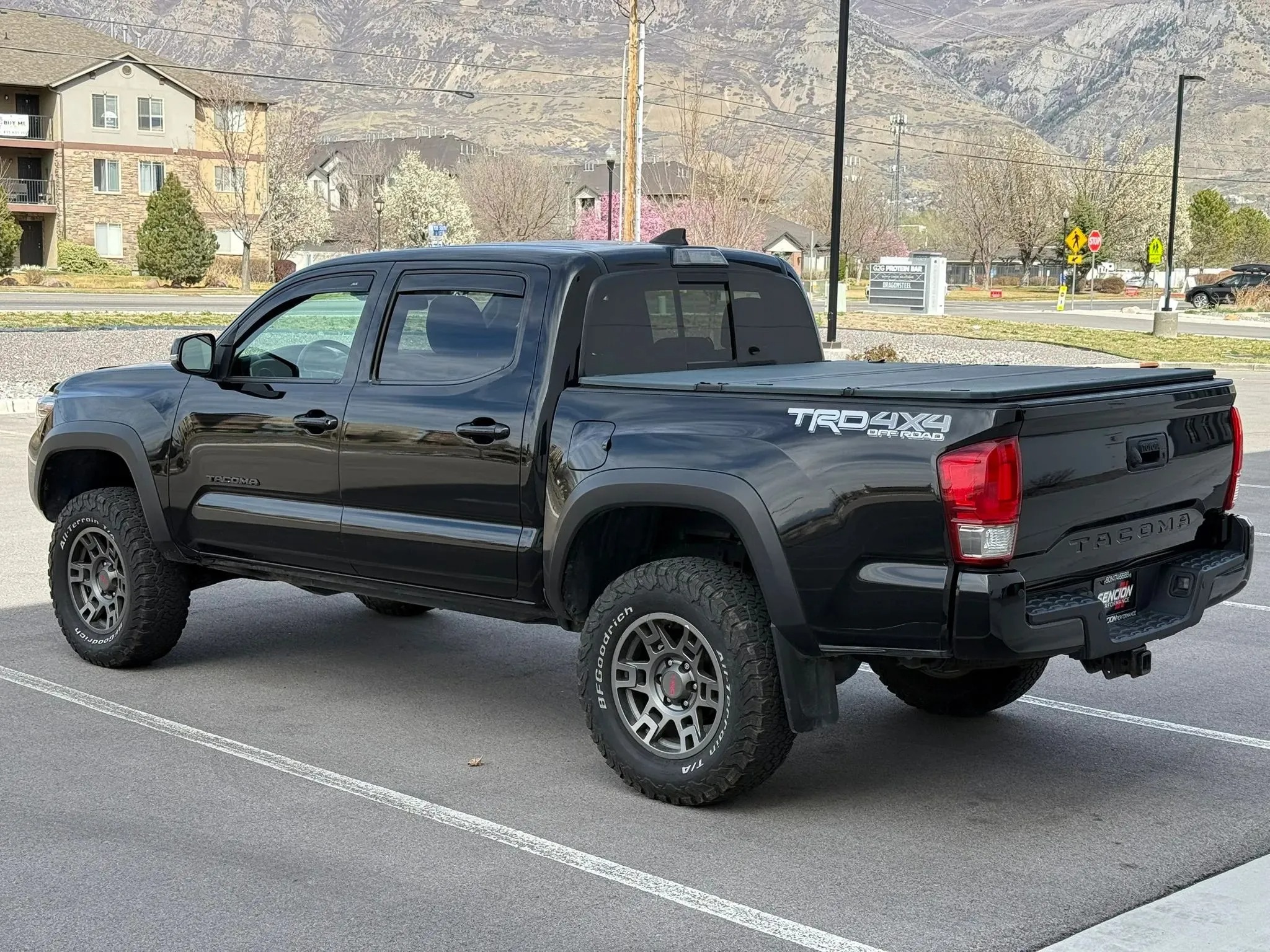 2017 Toyota Tacoma TRD Off-Road - 3