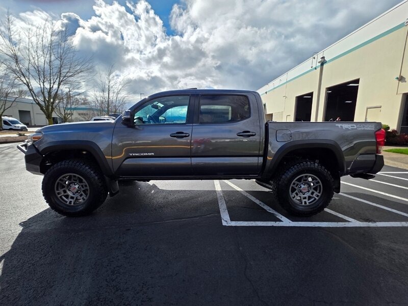 2017 Toyota Tacoma TRD Off-Road - 3