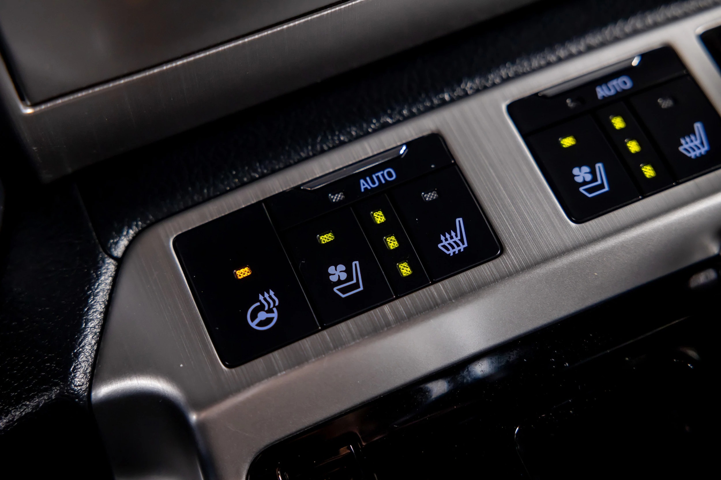 2020 Toyota Land Cruiser Heritage Edition