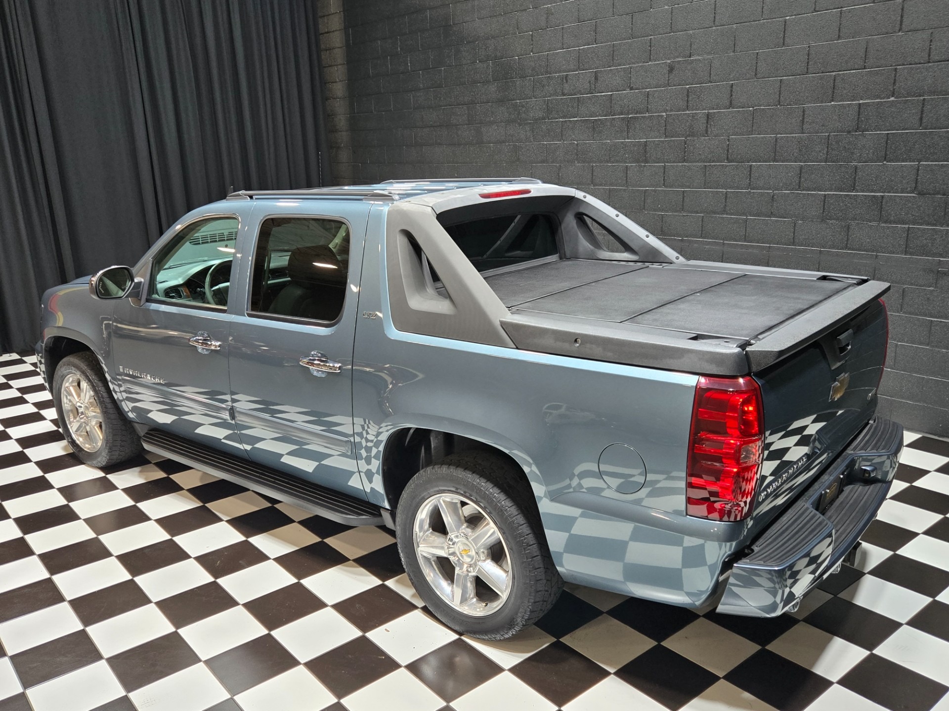 2008 Chevrolet Avalanche LTZ - 3