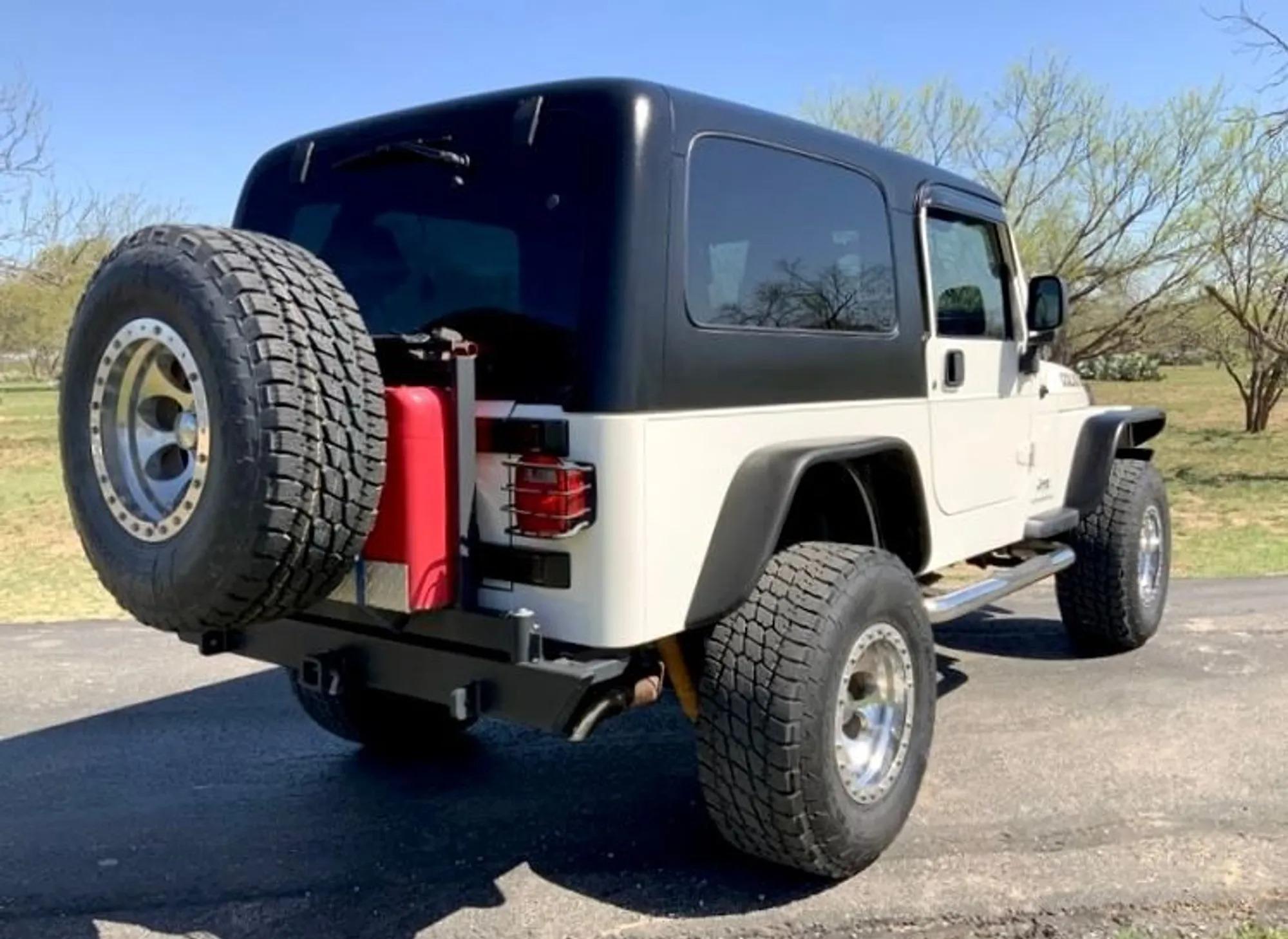 46k-Mile 2006 Jeep Wrangler Unlimited LJ Sport 4×4