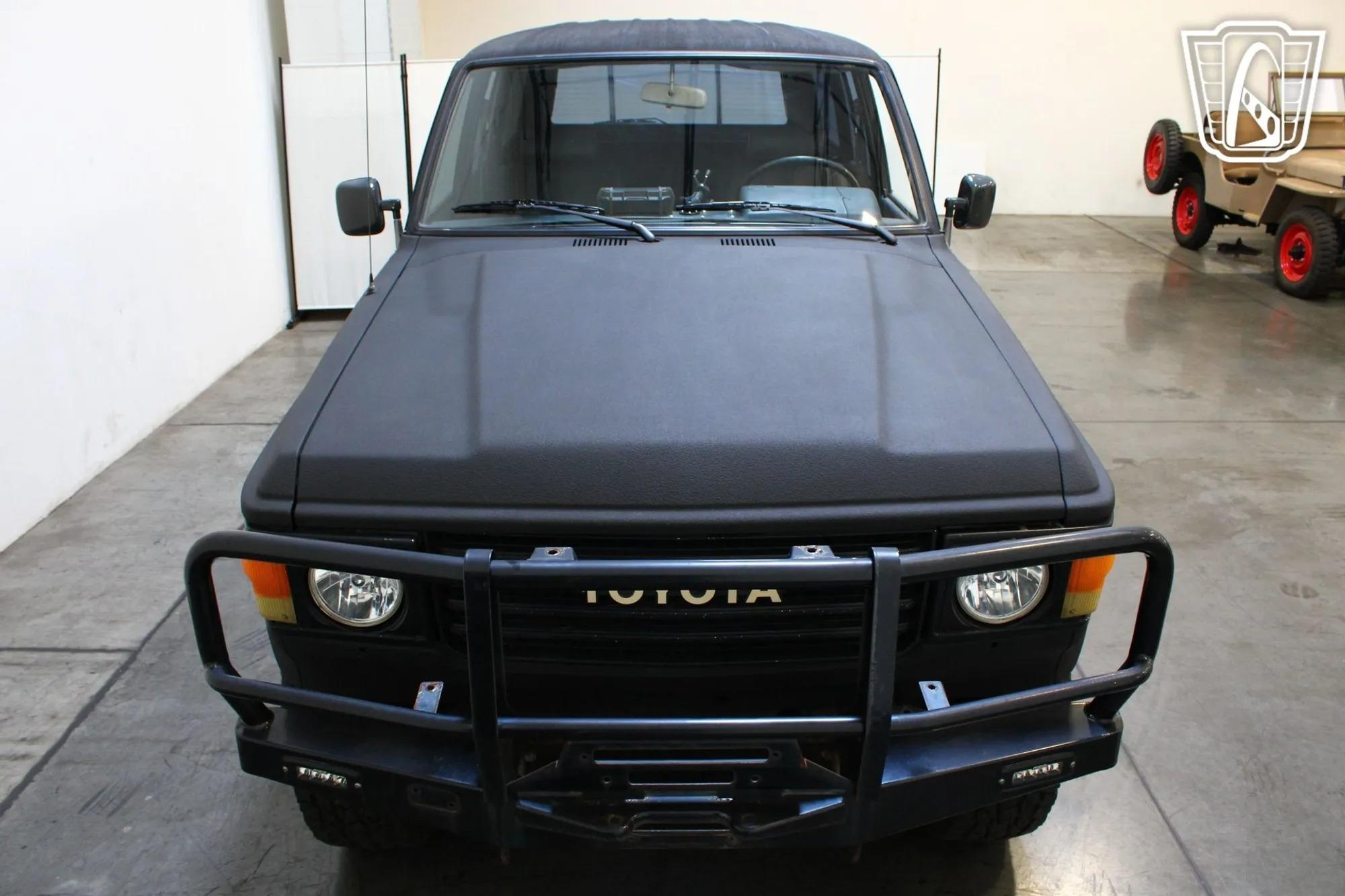 1985 Toyota Land Cruiser FJ60 - 3