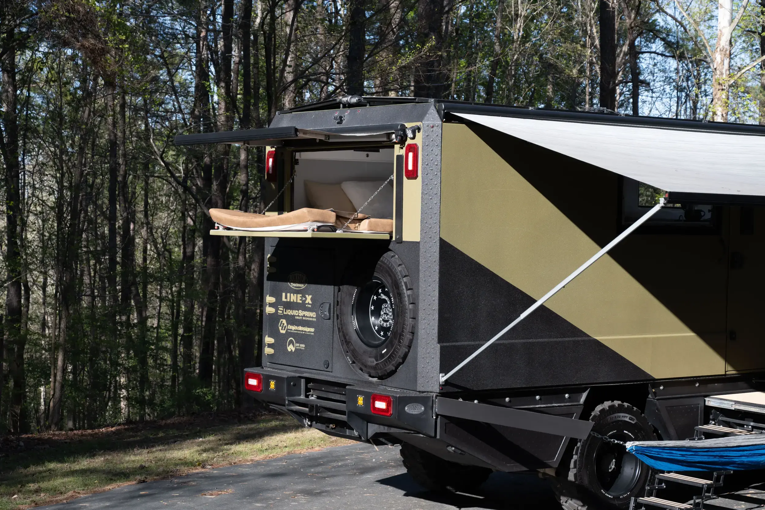 2021 Ford F-550 Expedition Vehicle