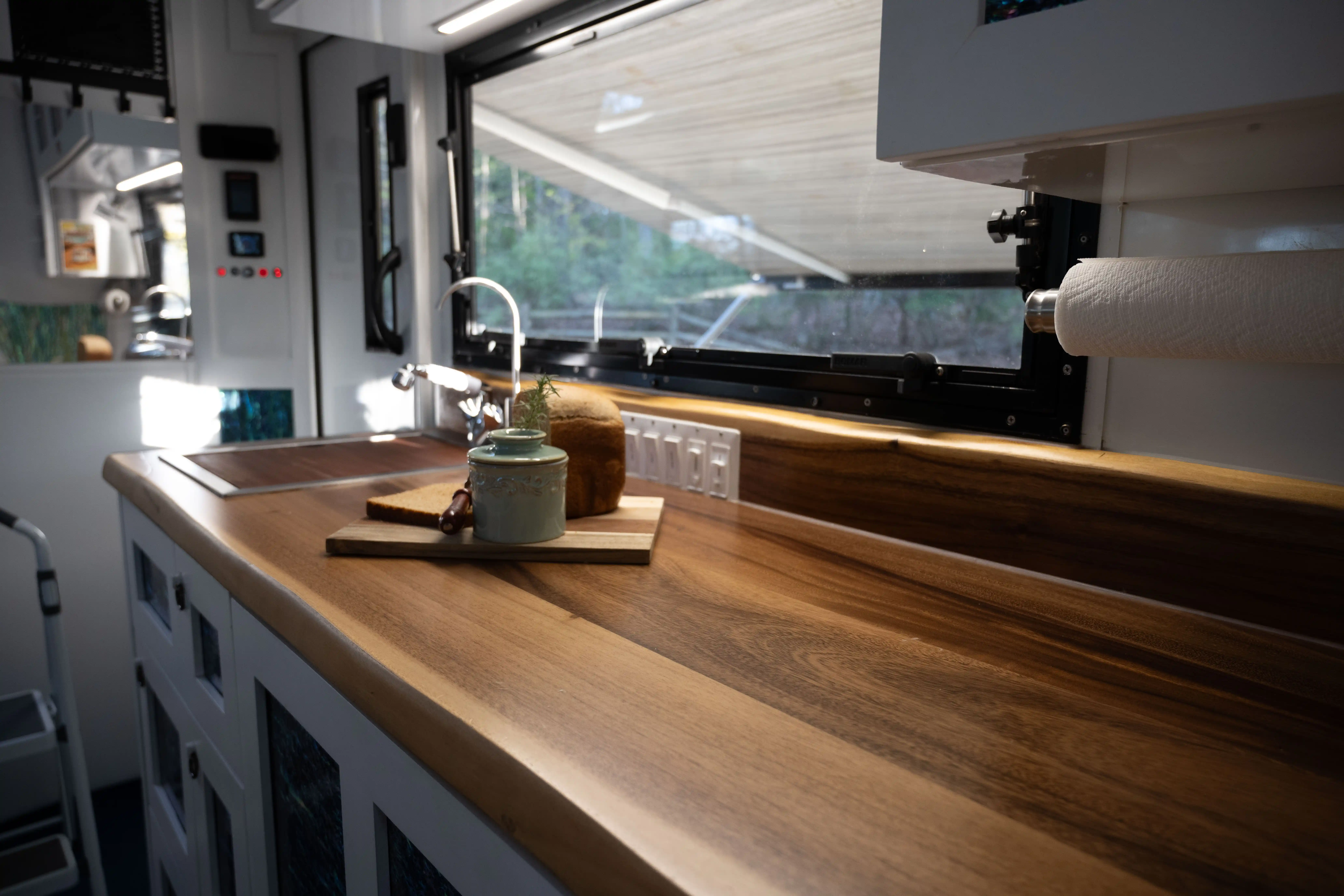 2021 Ford F-550 Expedition Vehicle