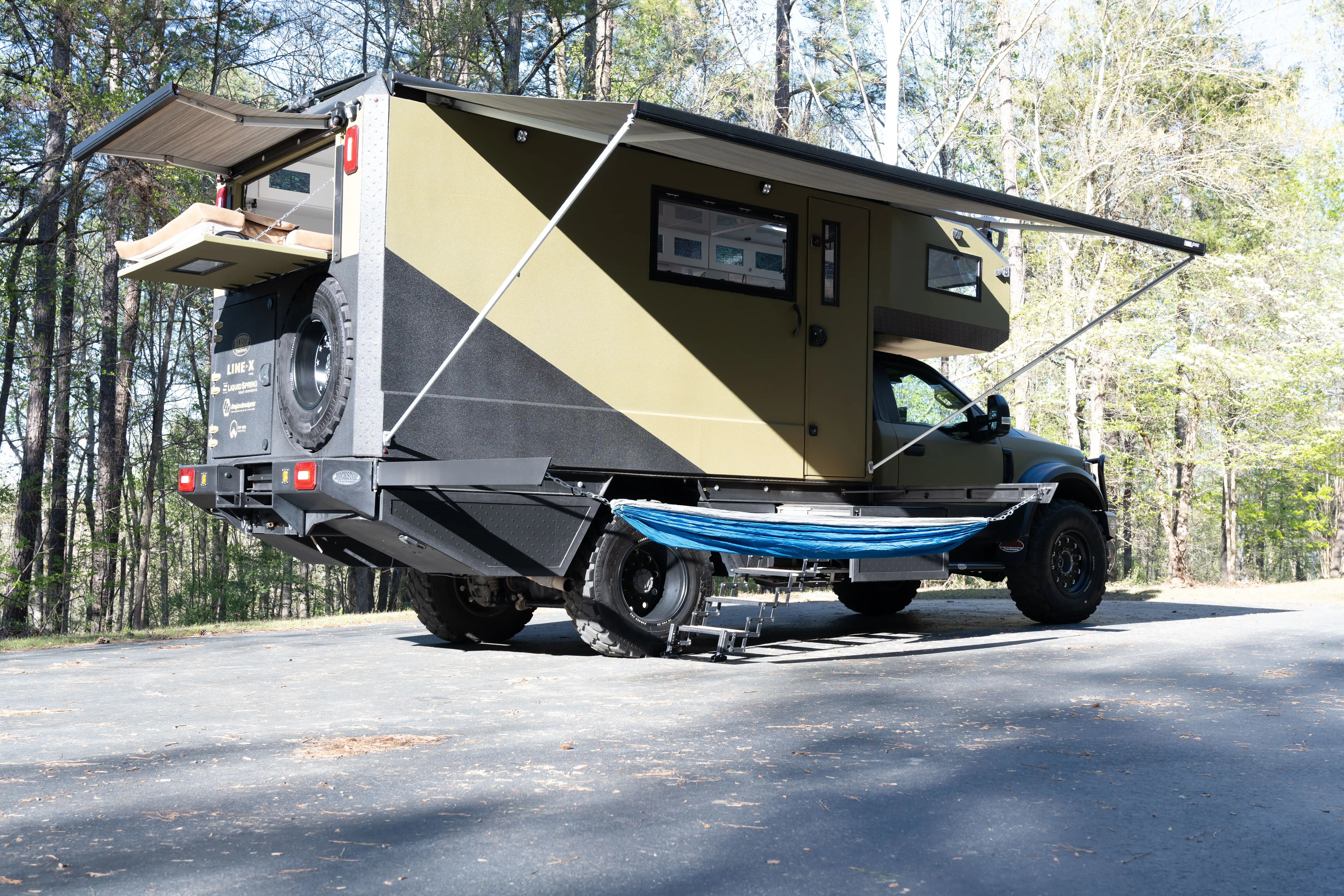2021 Ford F-550 Expedition Vehicle