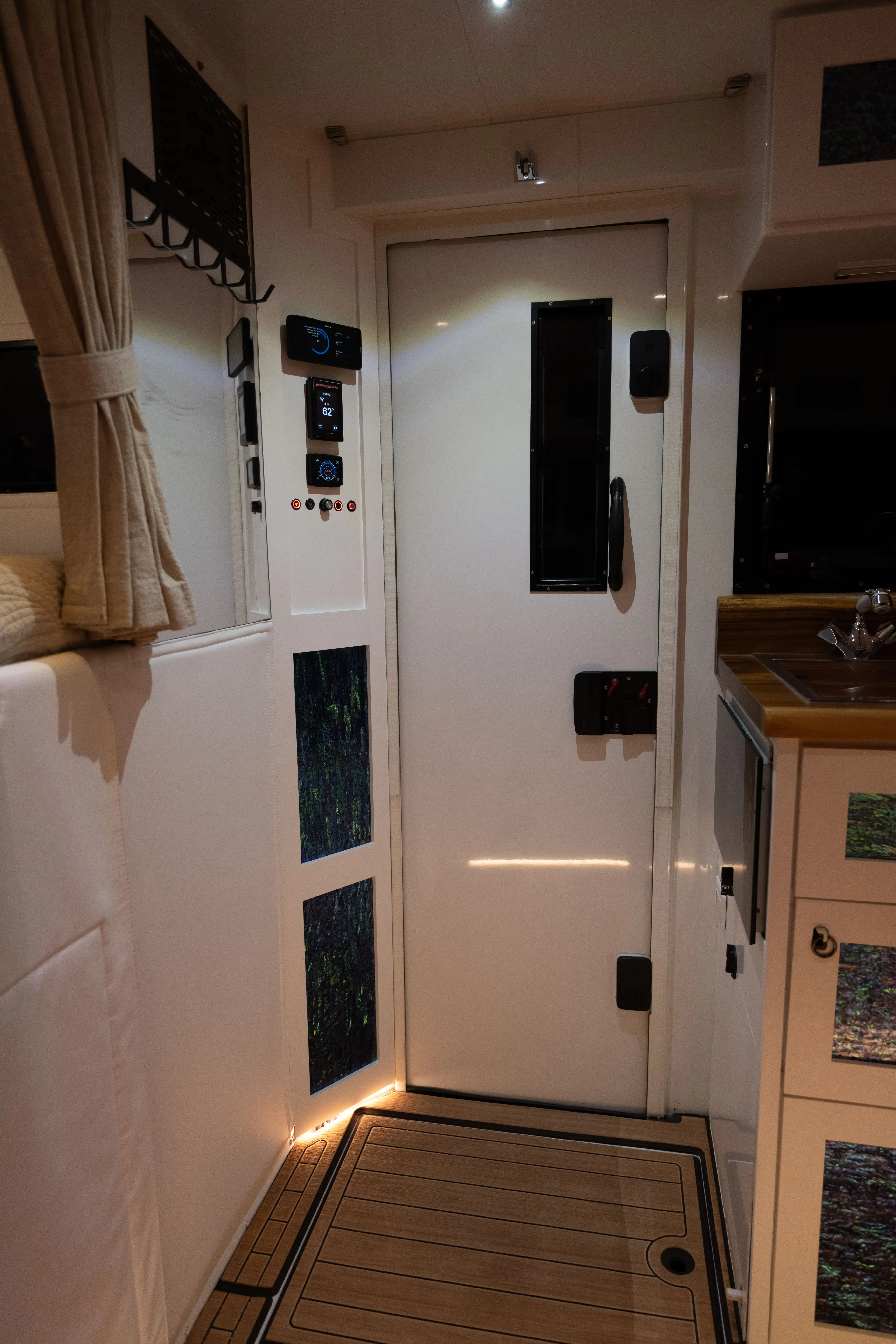 2021 Ford F-550 Expedition Vehicle