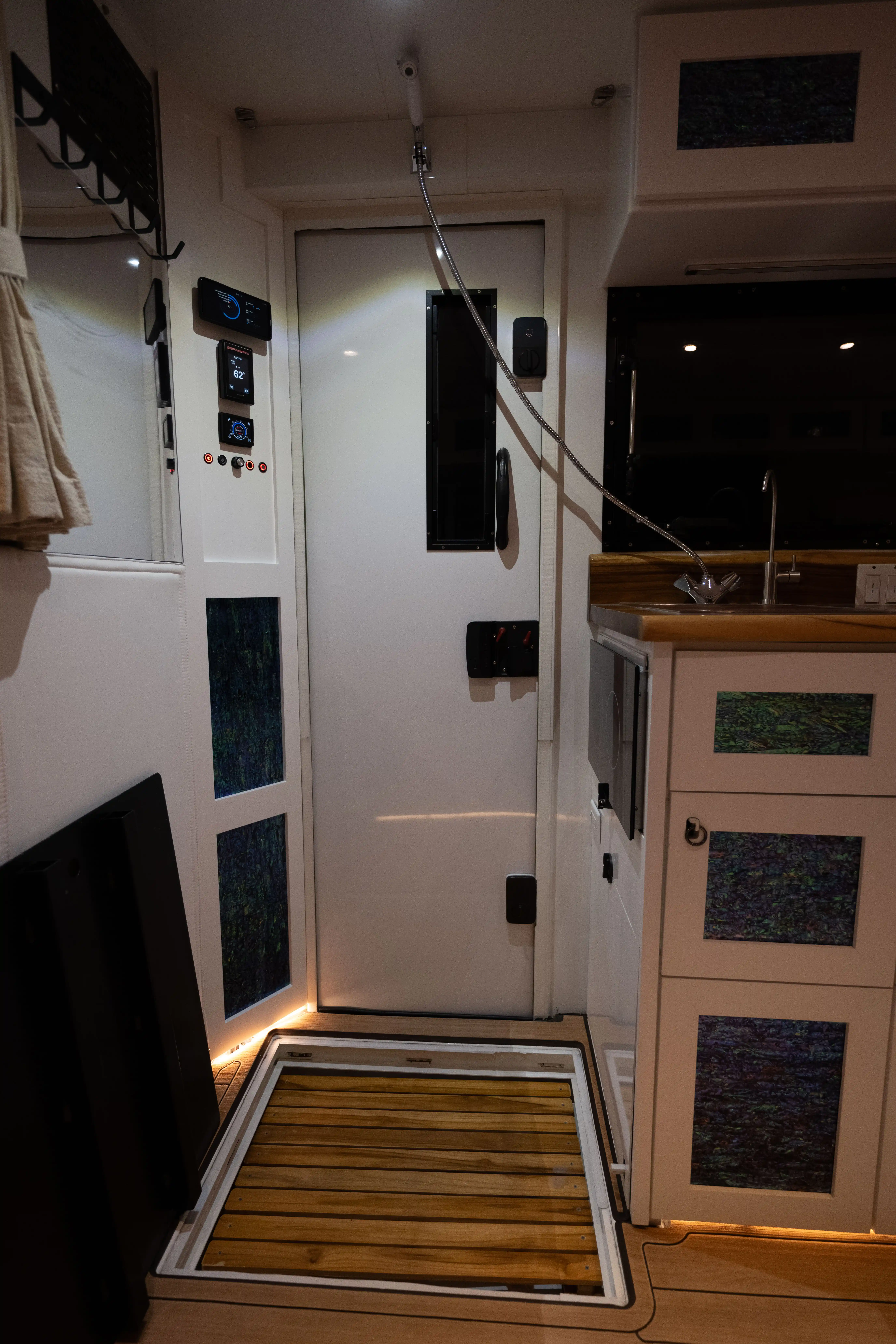 2021 Ford F-550 Expedition Vehicle