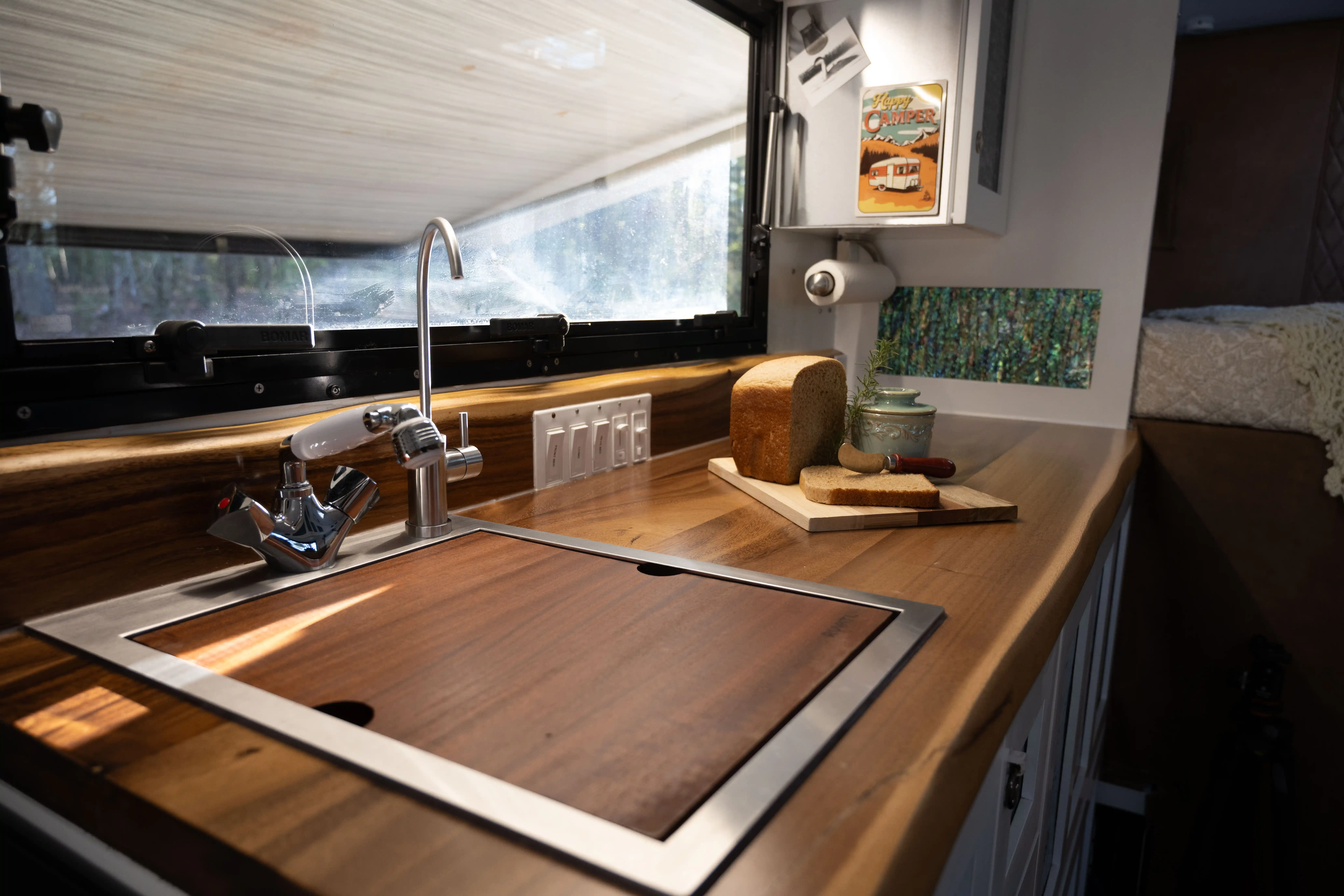 2021 Ford F-550 Expedition Vehicle